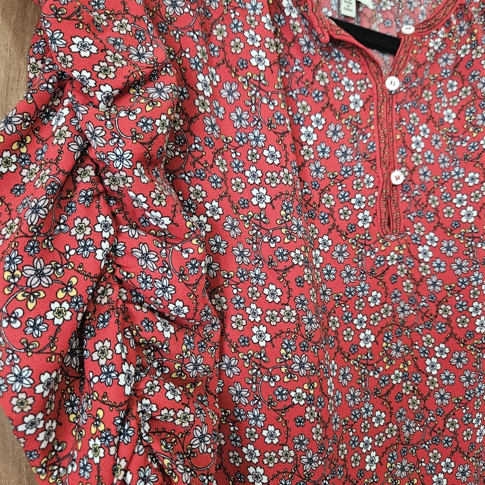 Floral Red Ruched Sleeves Top - Picture 4 of 5
